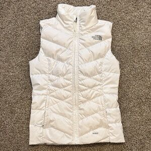 The North Face Women's 550  White Puffer Vest